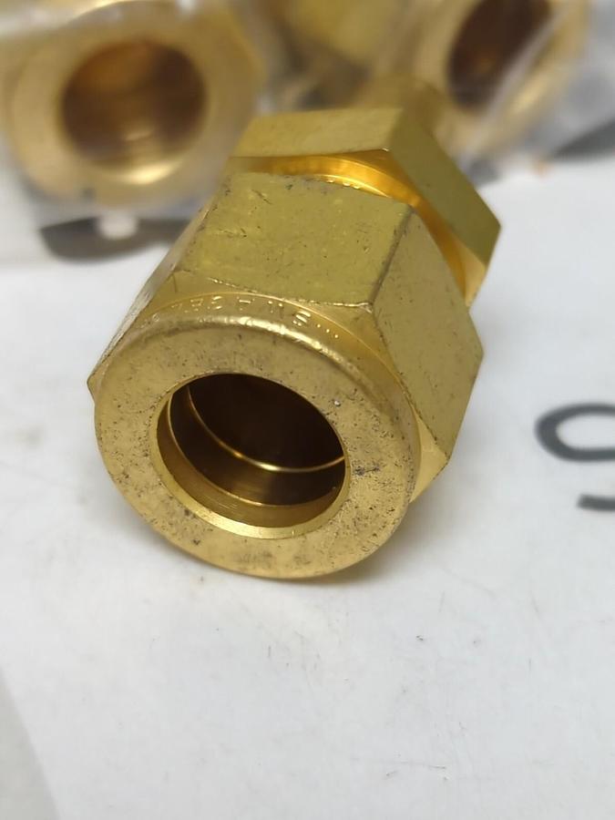 SWAGELOK,B-810-R-6,1/2T X 3/8TA REDUCER LOT OF 4 NOS