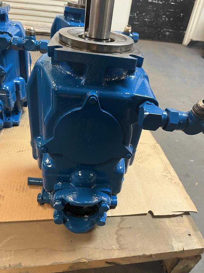 Used VICKERS,PVH131C-RAF-16S-10-CM7-31,HYDRAULIC PISTON PUMP 02-137353