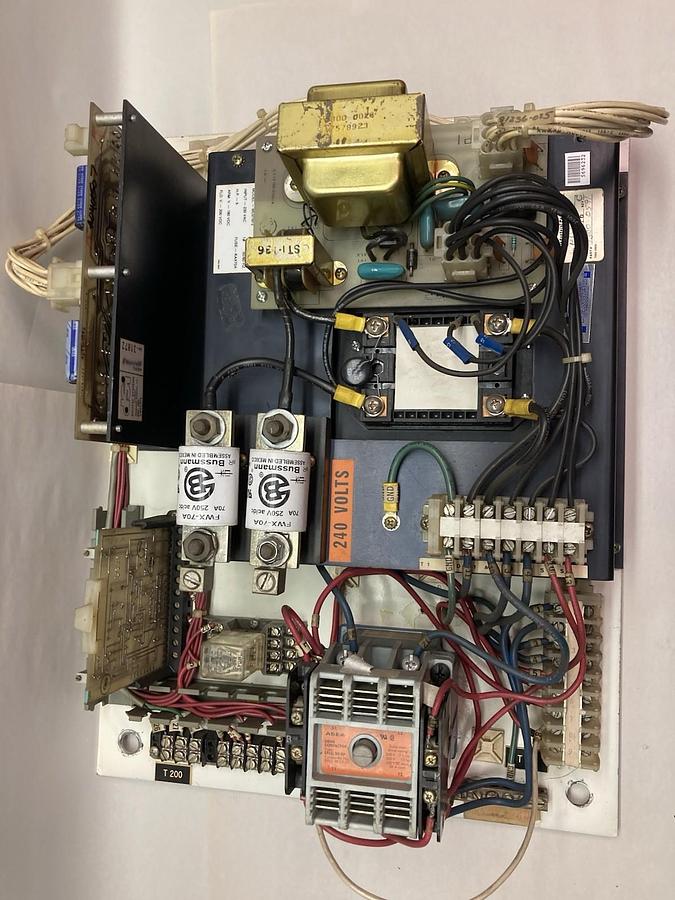 Used Fenner Industrial Controls,7300-0591,DC Drive 5Hp INPUT 230 VAC OUT 180VDC