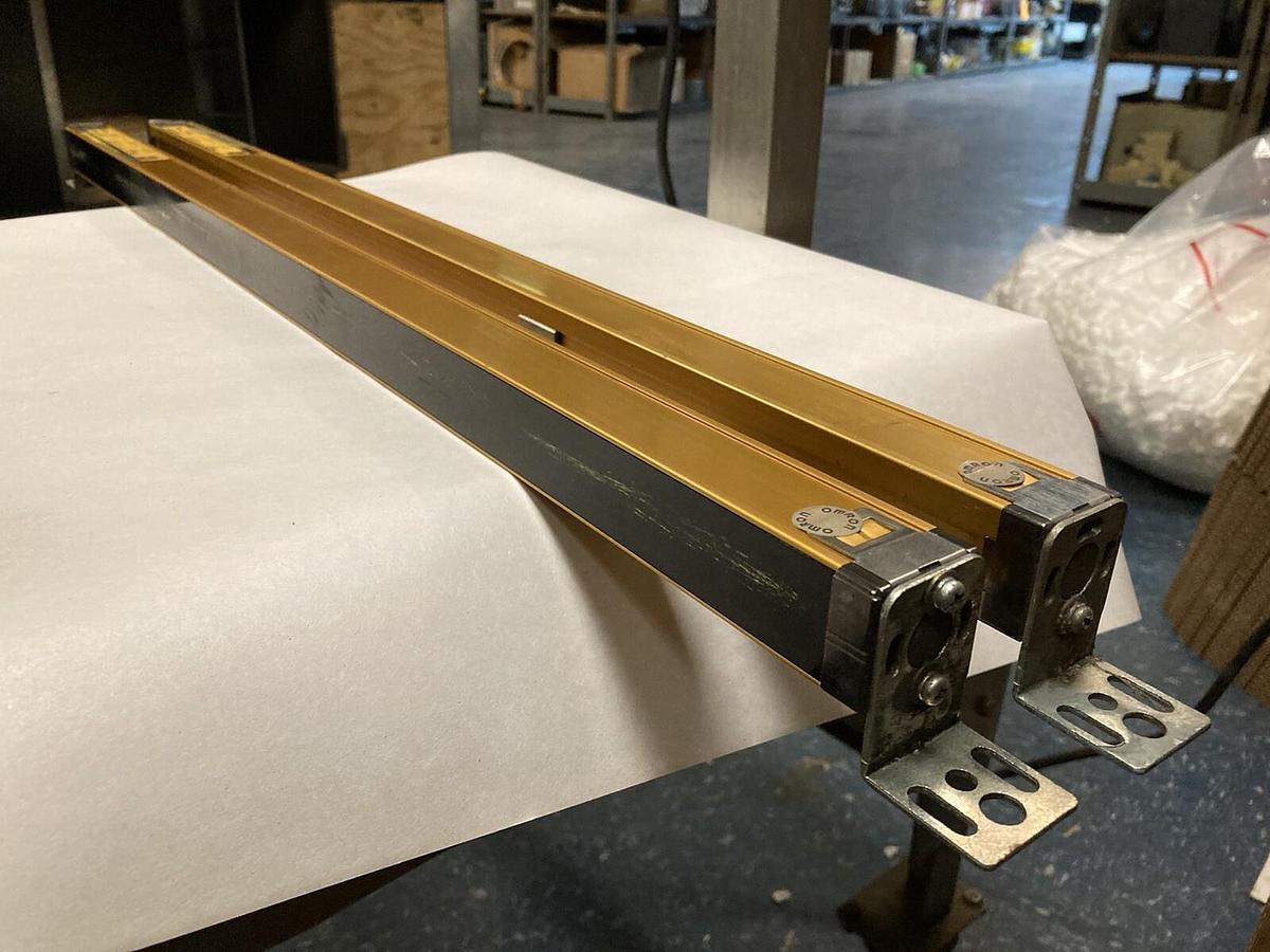 Used Omron,F3SN-A0757P25-D/L,Light Curtain Transmitter w/ Reciever 757MM, 24V