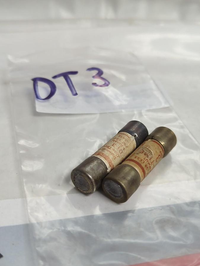 Used GOULD SHAWMUT,OT3,ONE TIME 3 AMP FUSE LOT OF 2 PRE-OWNED