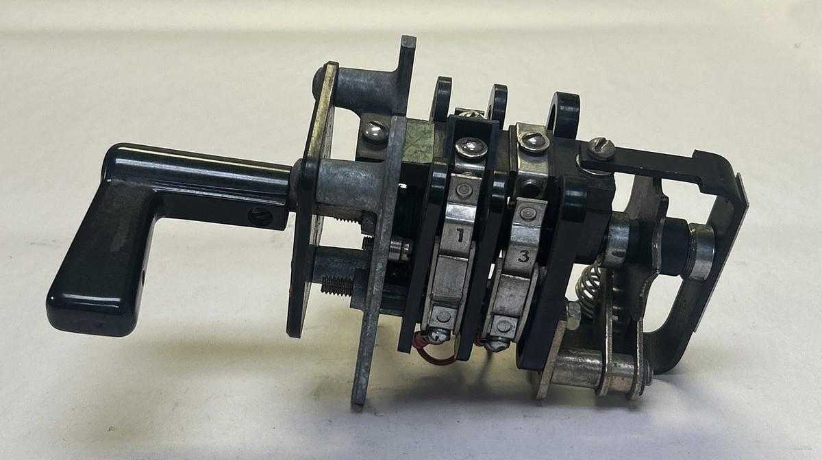 Used GENERAL ELECTRIC,16SB9BD4A38SSM2P,ROTARY CAM SWITCH