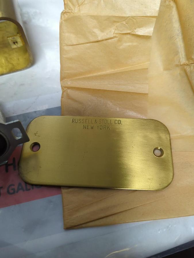 RUSSELL & STOLL,9053,3-WIRE BRONZE RECEPTACLE 20A-125VAC 15A 125VDC-10A-250V NOS