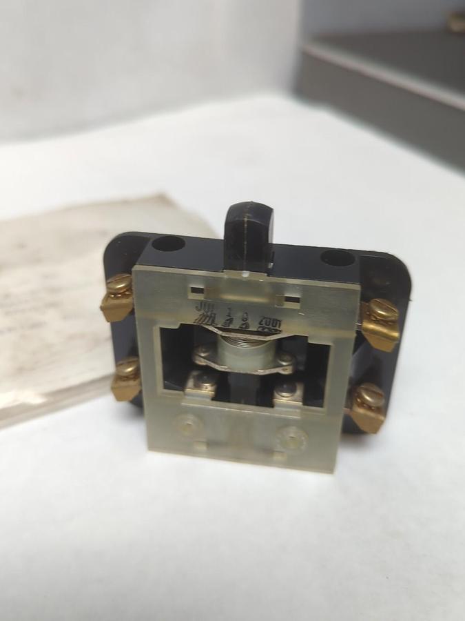 HUBBELL,67976-001,AUXILLIARY CONTACT BLOCK 5A CONTINUOUS  NOS