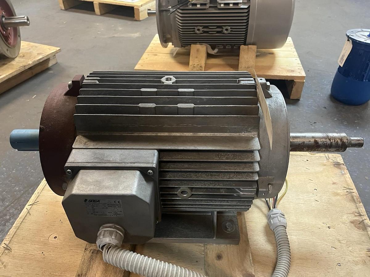 SOGA,9G160290XE175,DUAL SHAFT MOTOR 25HP 400V 3520RPM 3PH 160L/2