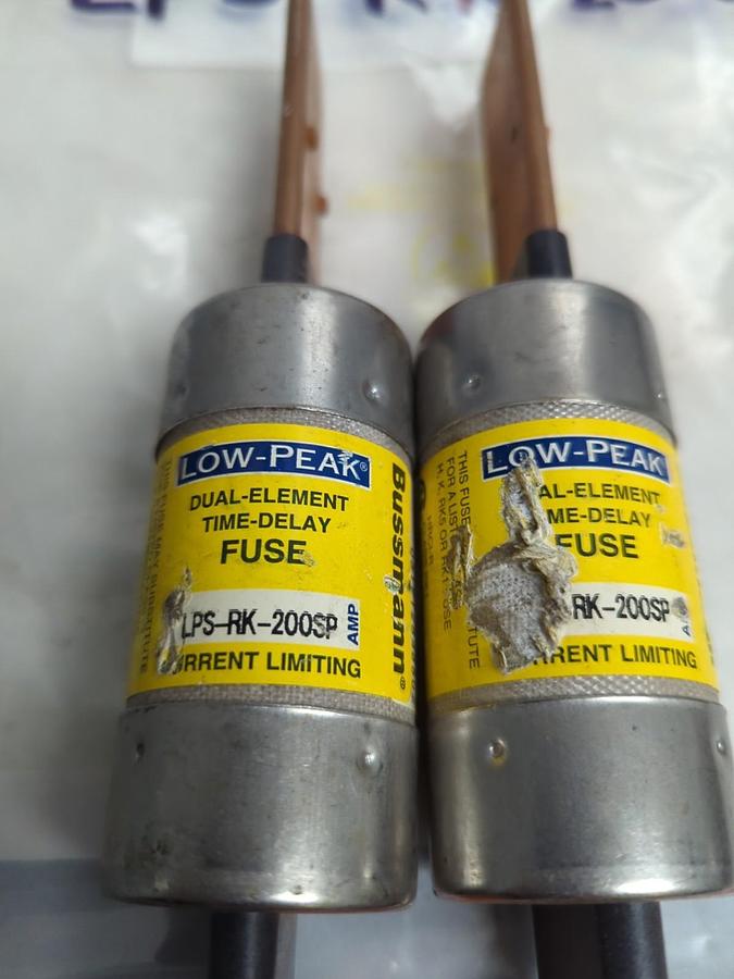 Used COOPER BUSSMANN,LPS-RK-200SP,LOW-PEAK 200 AMP FUSE LOT OF 2 PRE-OWNED