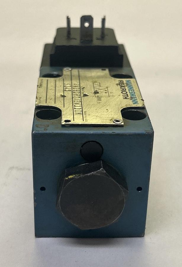 Used REXROTH,4WE6D60/EW110N,DIRECTIONAL HYDRAULIC VALVE