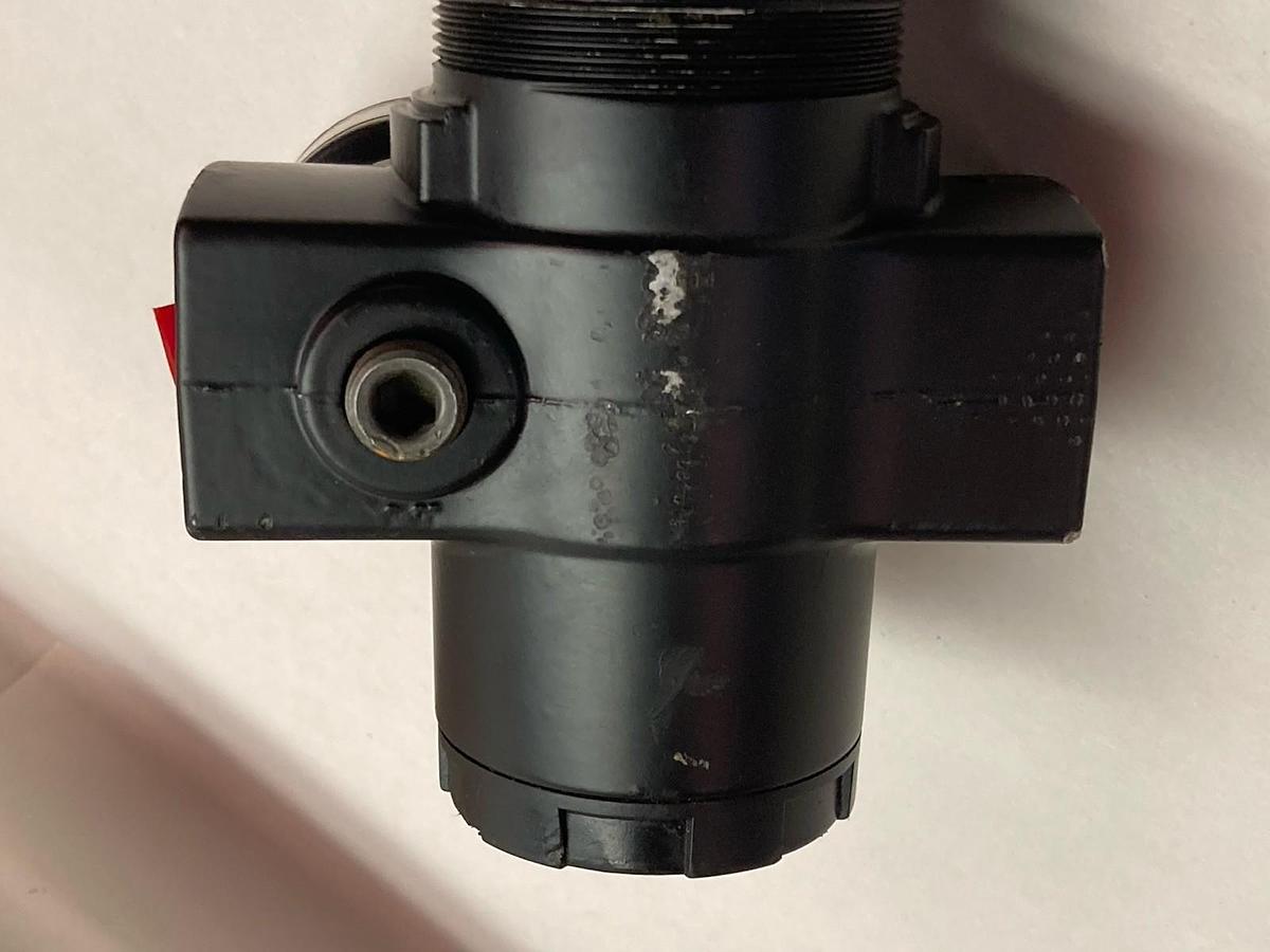 Used Norgren,R17-800-RNLA,Pressure Regulator 300 PSIG