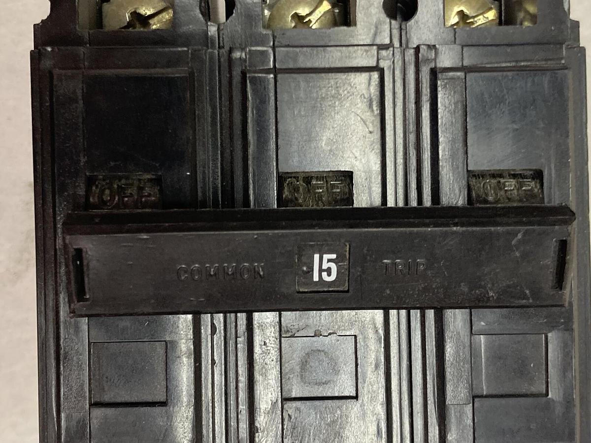 Used Cutler Hammer,QC3015H,Quicklag C 3-Pole Circuit Breaker 240 VAC