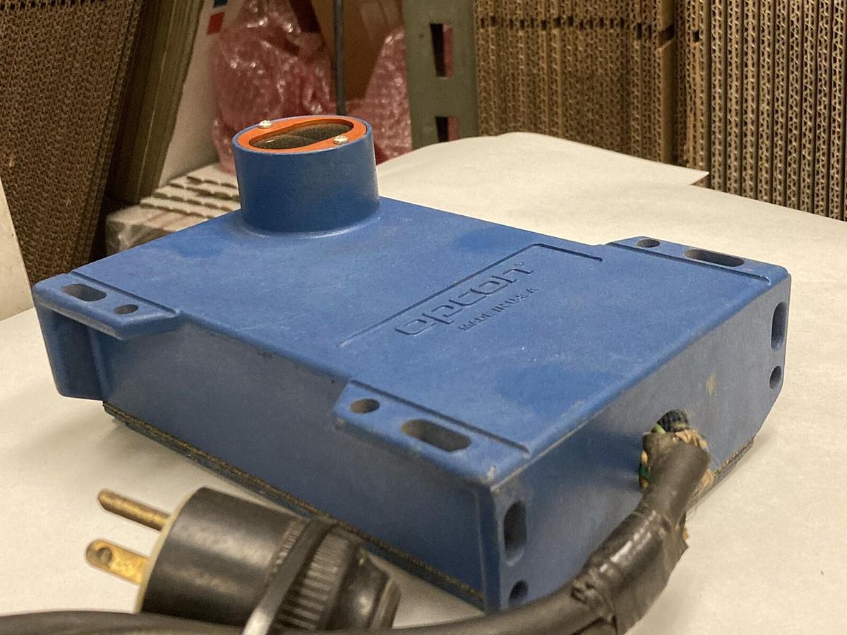 Used Opcon,1410B-6501,Photoelectric Sensor 115-125 VAC 50/60 HZ