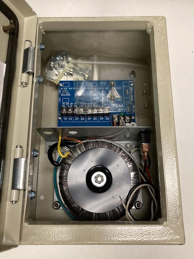 Altronix,WPTV244300UL,Power Supply 3PTC 1 Fuse 24Vac 15A Max