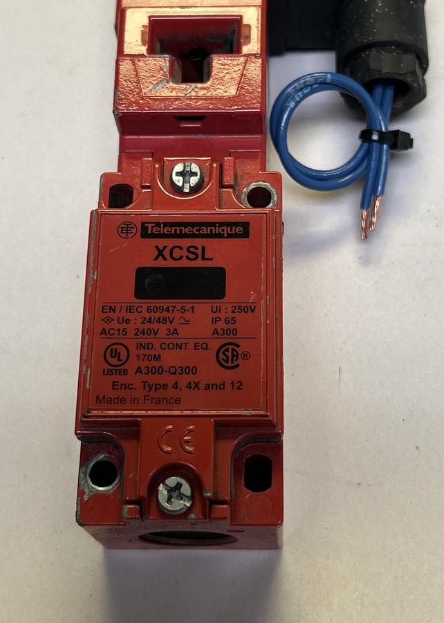 Used TELEMECANIQUE,XCSL761B3,INTERLOCK LIMIT SWITCH