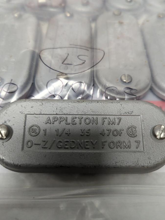 Used APPLETON,470F,CONDUIT BODY COVER WITH GASKET 1-1/4 INCH LOT OF 10 PRE-OWNED