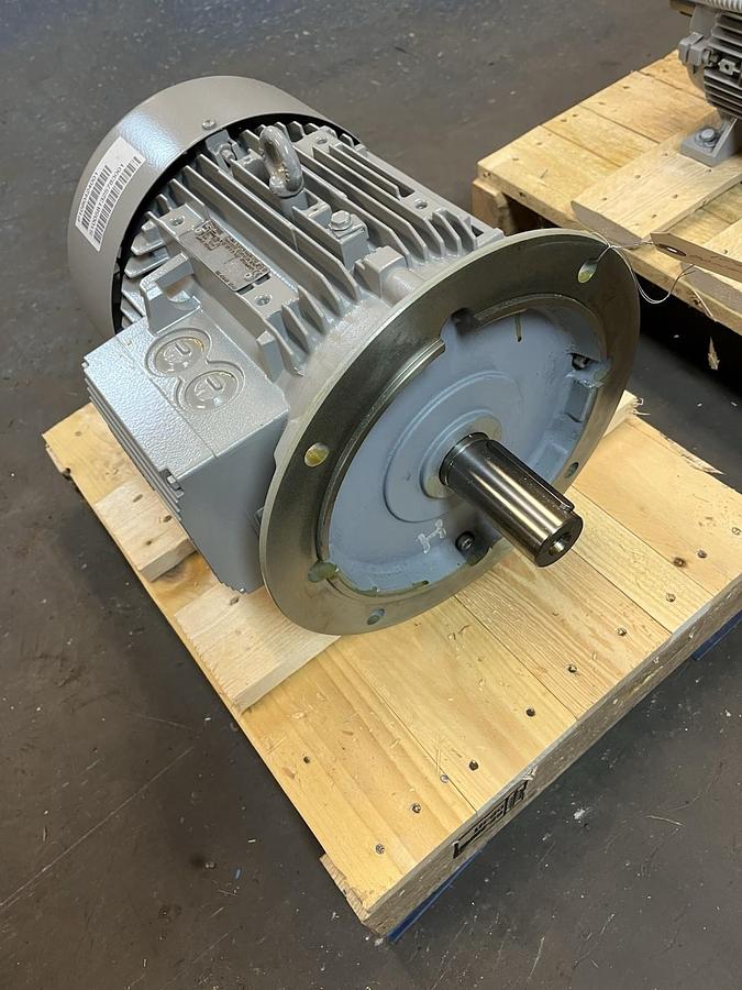 SIEMENS,1LA7120-4AA96-Z102,MOTOR 5.5kW 7.5HP 400V 1455RPM 132S