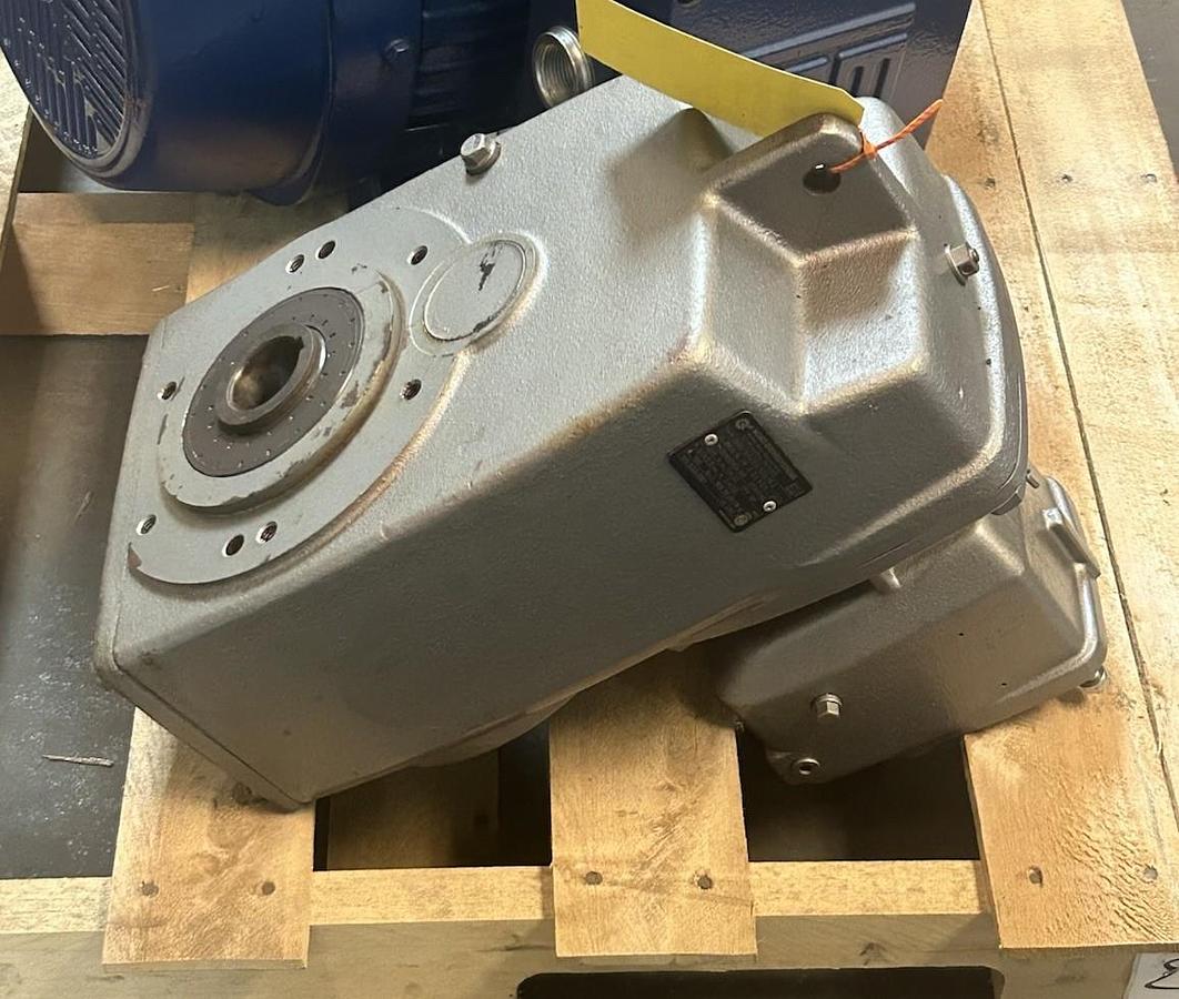 Used NORD,SK3282/12AZBG-100L/8-2,SPEED REDUCER 114.23:1 RATIO