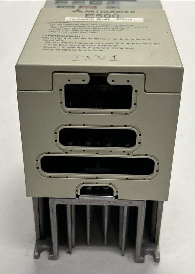 Used MITSUBISHI,FR-E520-0.4K,VARIABLE FREQUENCY DRIVE 0.4 KW 240V 3A