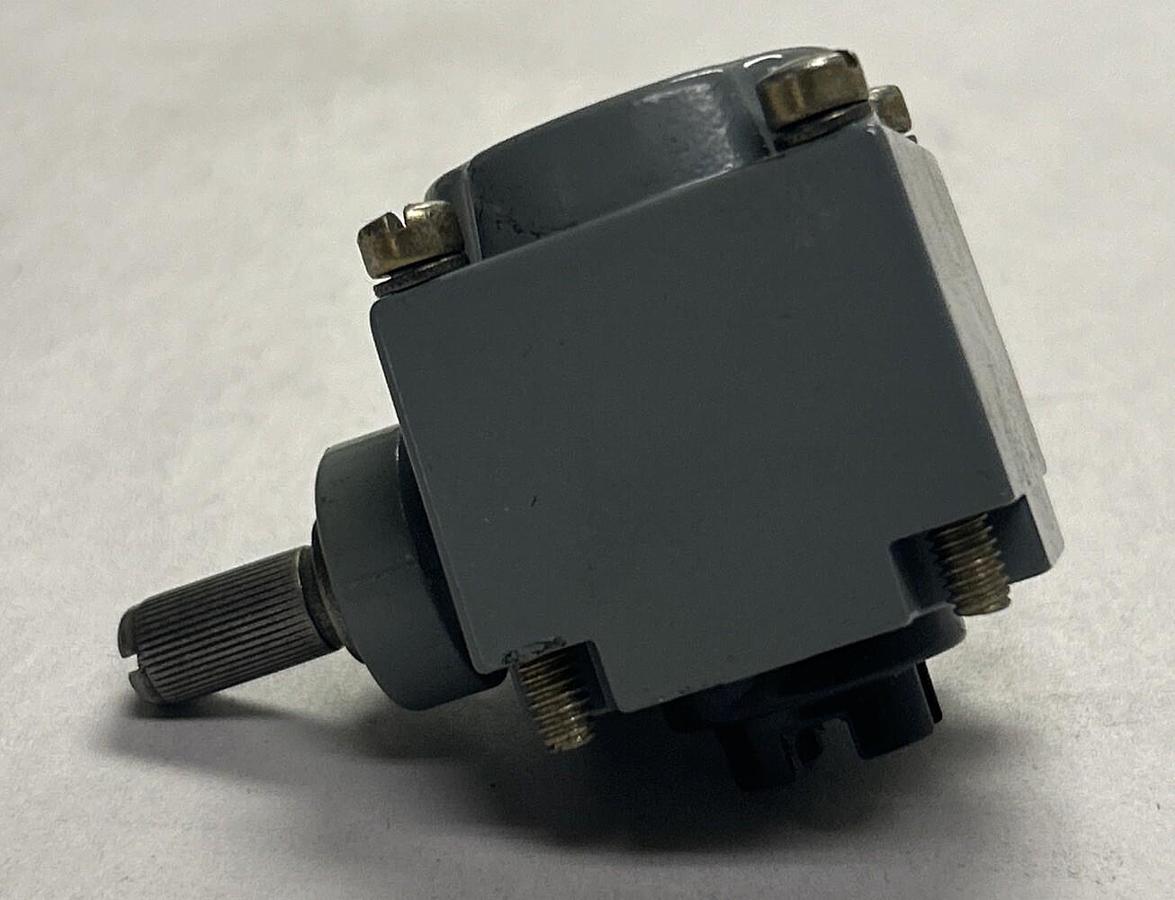 Used ALLEN BRADLEY,40146-009-63,LIMIT SWITCH OPERATOR HEAD