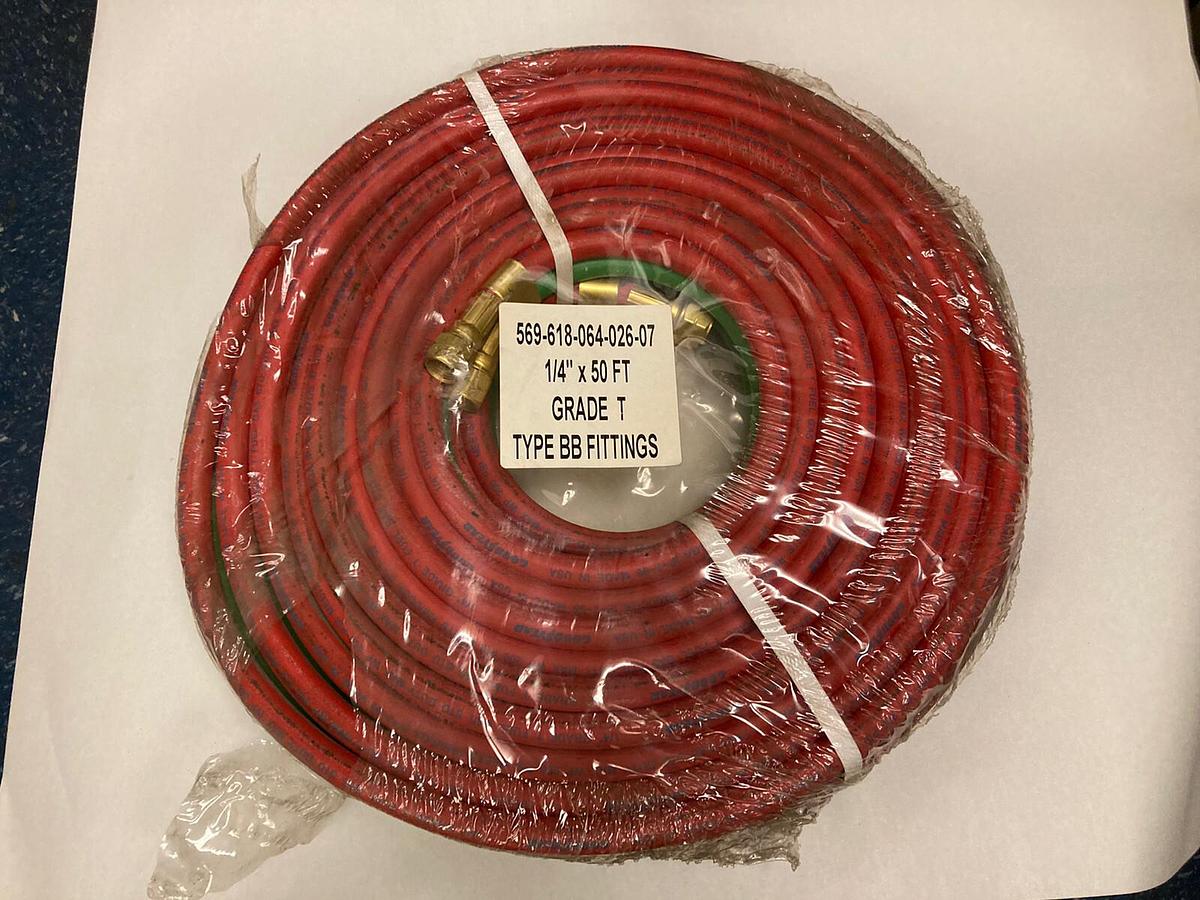 Used Radnor,1 1/4 In x 50ft,Twin Welding Hose Red/Green BB Fittings Grade T