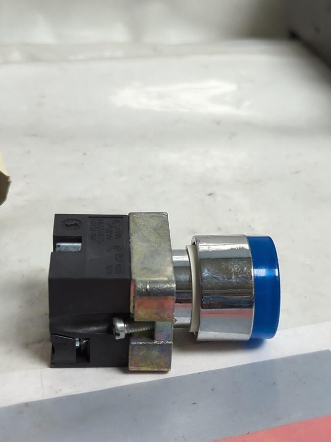 AUTOMATION DIRECT,GCX1194-24,BLUE PUSHBUTTON SWITCH NOS