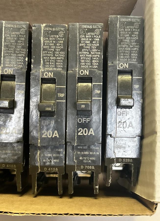 Used GENERAL ELECTRIC,E11592,CIRCUIT BREAKER 20A 277V 1P LOT OF 10