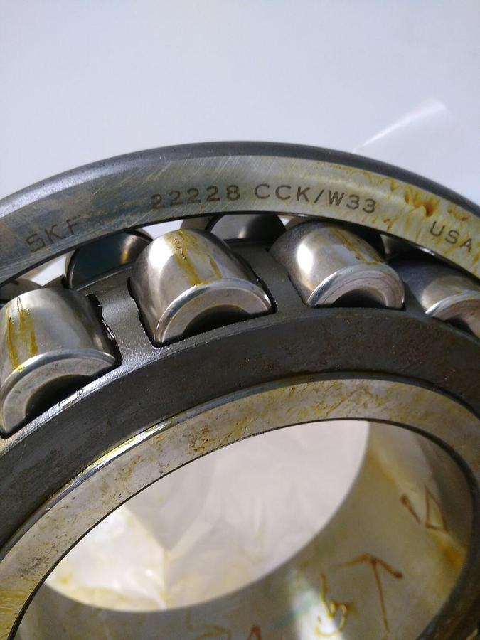 SKF,22228 CCK/W33,Spherical Roller Bearing NOS