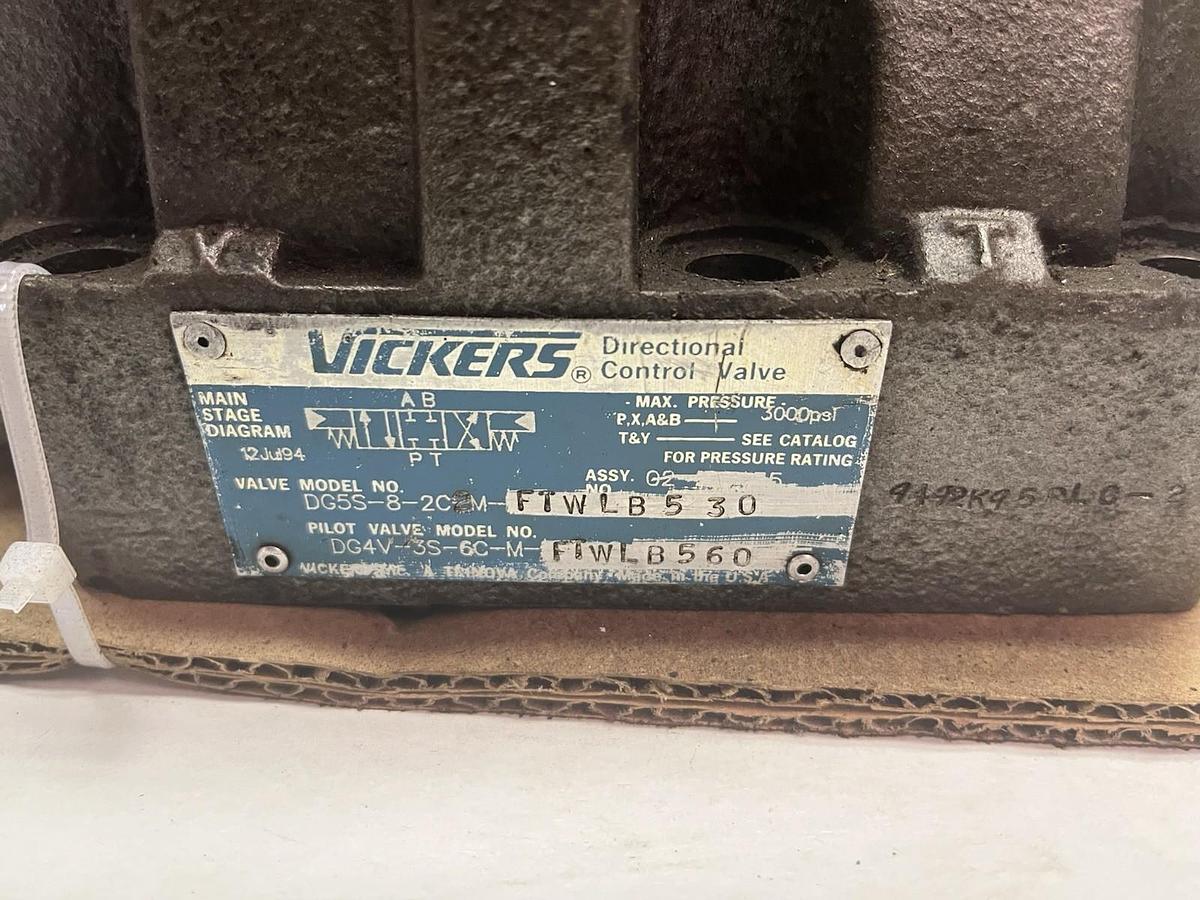Used VICKERS,DG5S-8-2C-2M-FTWL-B5-30,DIRECTIONAL CONTROL VALVE DG4V-3S PILOT VALVE
