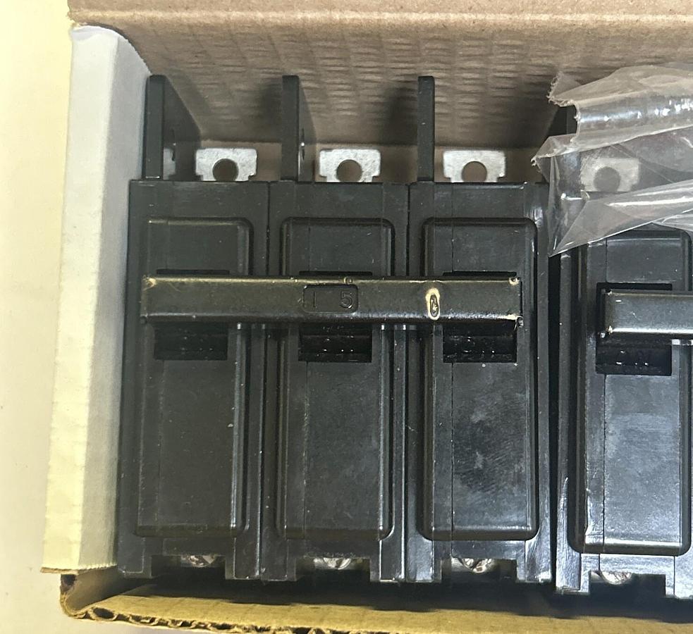 Used SIEMENS ITE,BQ3-B015,CIRCUIT BREAKER 15A 240V 3P LOT OF 4