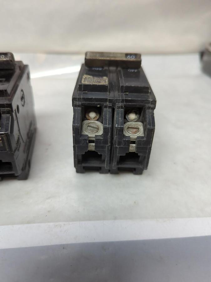 Used GENERAL ELECTRIC,60 AMP,CIRCUIT BREAKER INTERNAL TRIP 2-POLE LOT OF 2 PRE-OWNED