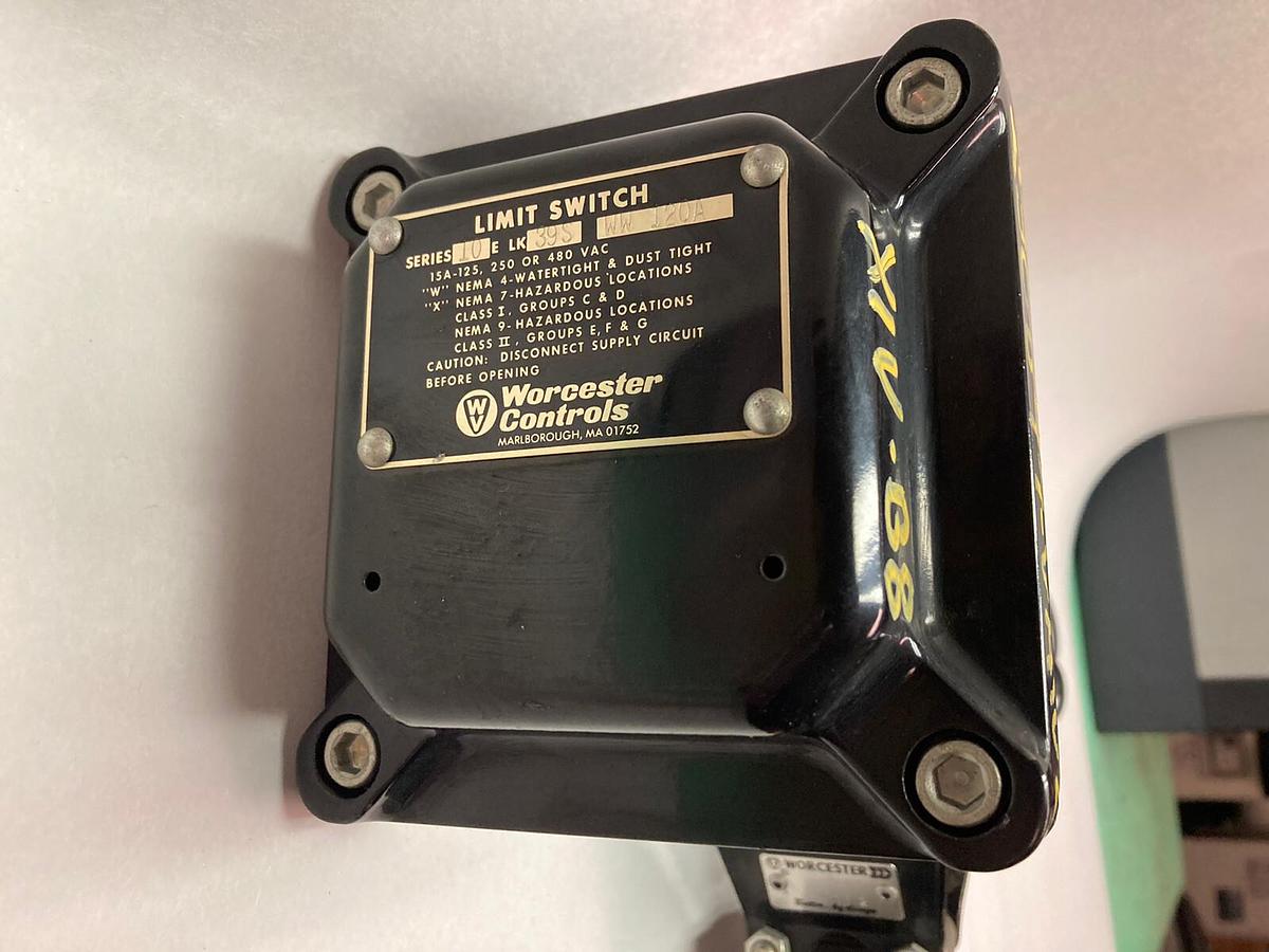 Used Flowserve,10E39SWW120A-R3,Series 39 Pneumatic Actuator Valve