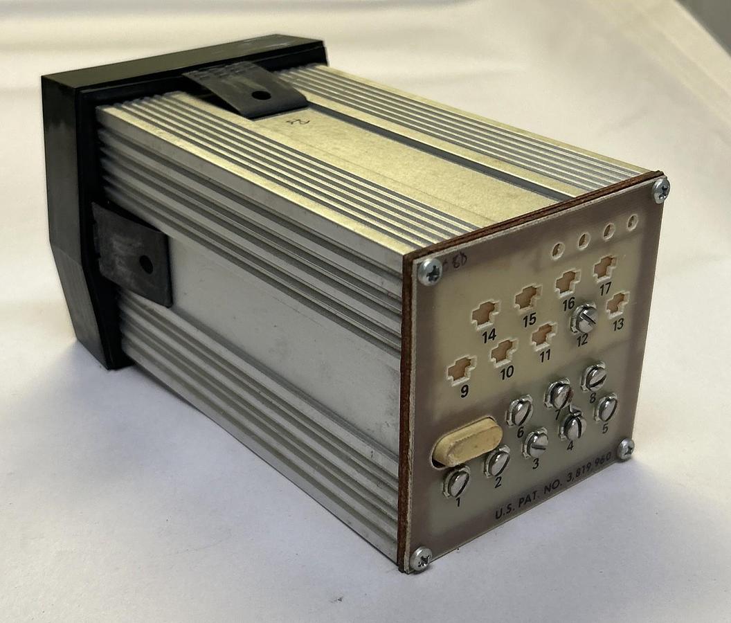 Used LOVE CONTROLS,MODEL 48,TEMPERATURE CONTROLLER 0-300F