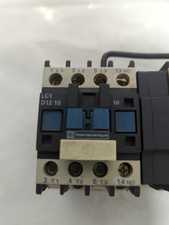 Used TELEMECANIQUE,LCI D12 10,REVERSING CONTACTOR ASSEMBLY PRE-OWNED