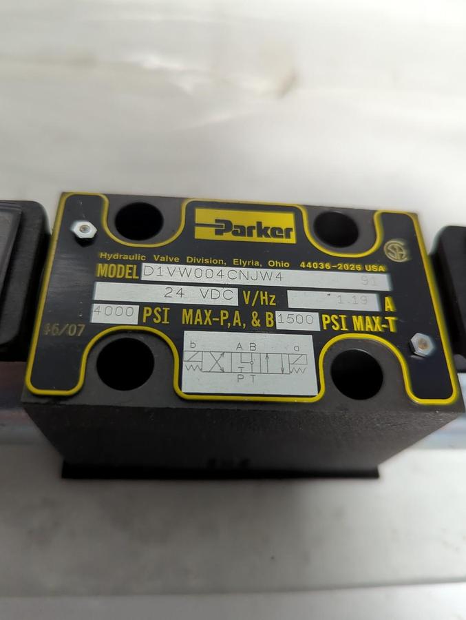 PARKER,DNW004CNJW4,HYDRAULIC SOLENOID VALVE 24VDC NOS