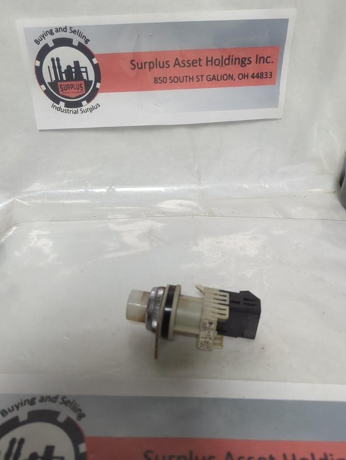 Used FUJI ELECTRIC,AR30-L,WHITE ILLUMINATED PUSH BUTTON PRE-OWNED