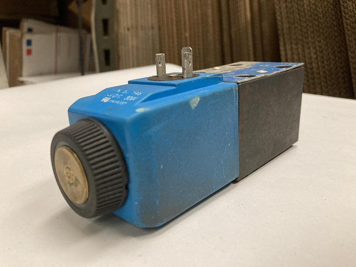 Used Eaton Vickers,DG4V-3-2A-M-U-H7-60,Directional Spool Valves