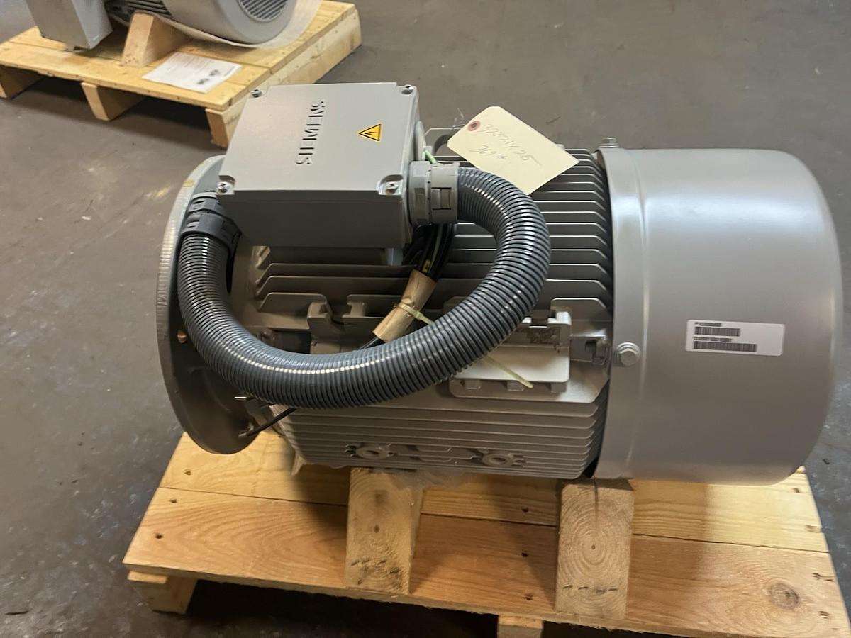 SIEMENS,1LA91892XA91-ZT23,MOTOR 30kW 690V 3570RPM 180L