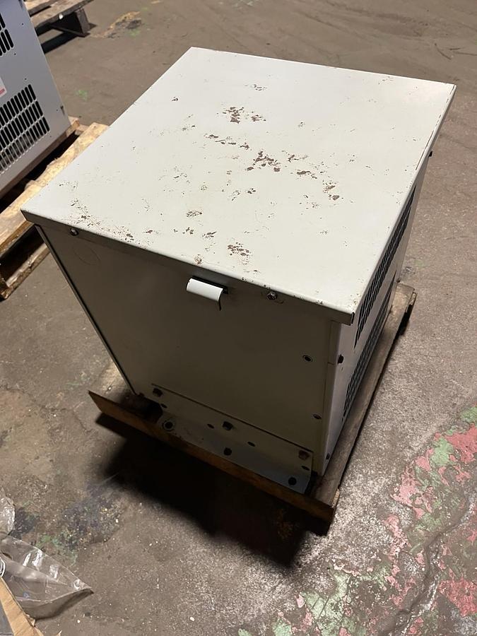 Used HAMMOND,D011JCUB,DRY TYPE TRANSFORMER 3PH 11KVA HV 460V LV 230Y/133V