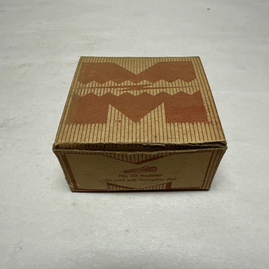 Used Mueller Electric,#32,Vinyl Insulator Box of 50