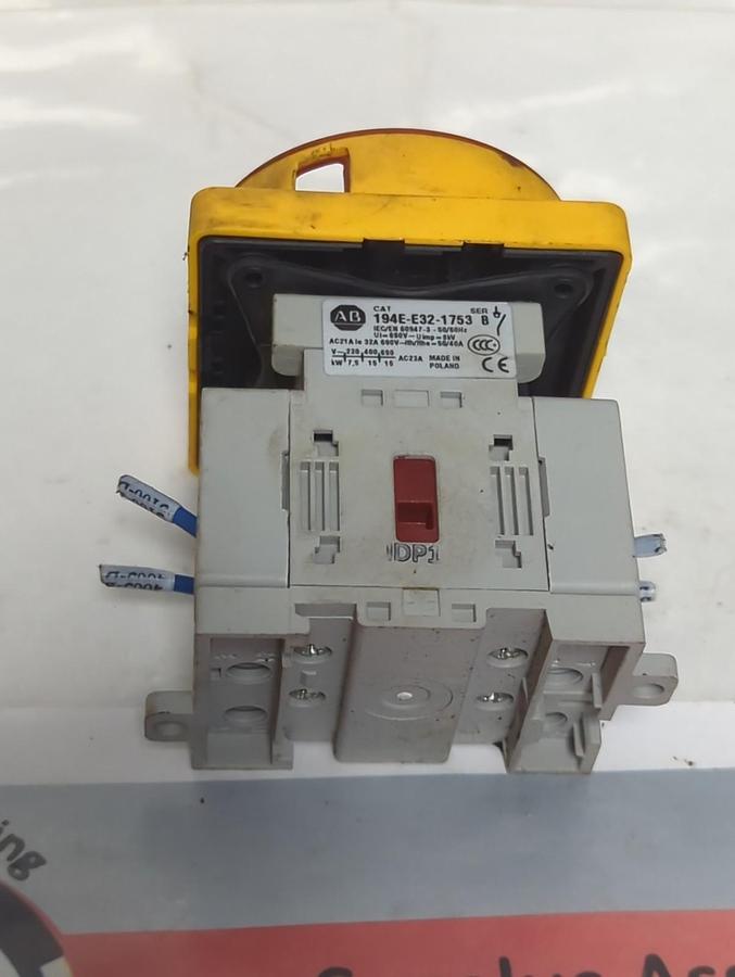 Used ALLEN BRADLEY,194E-E32-1753,DOOR MOUNT DISCONNECT LOAD SWITCH SERIES B PRE-OWNED