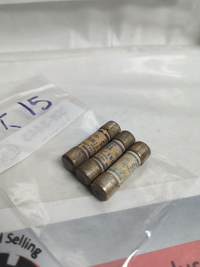 Used SHAWMUT,OT15,ONE-TIME 15 AMP FUSE LOT OF 3 PRE-OWNED