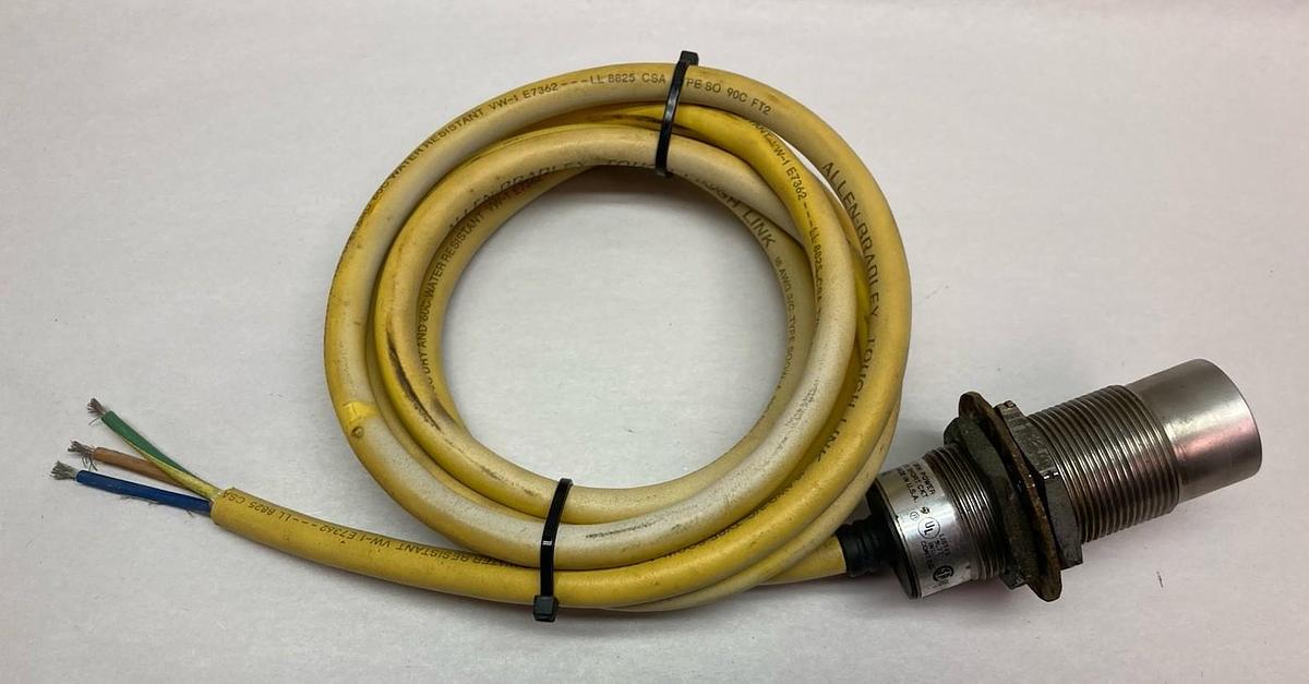 Used Allen-Bradley,871TM-B15N30-H2,Proximity Switch Sensor