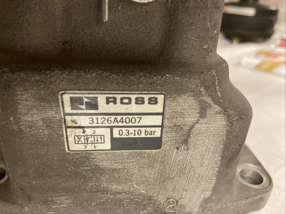 Used Ross,3126A4007,Hand Manual Lever Valve .3-.10Bar