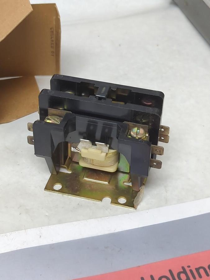 SYLVANIA,DP1AC301-12,DEFINITE PURPOSE CONTACTOR 30 AMP 1-POLE NOS