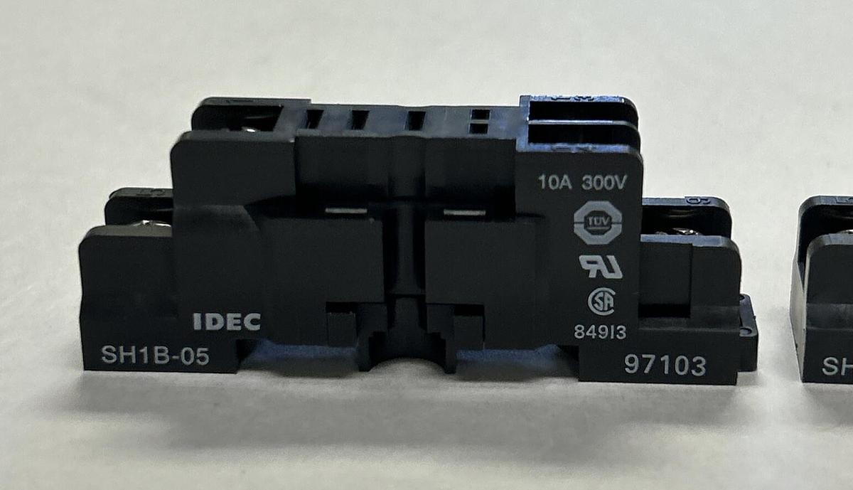 IDEC,SH1B-05,RELAY SOCKET LOT OF 2 NOS