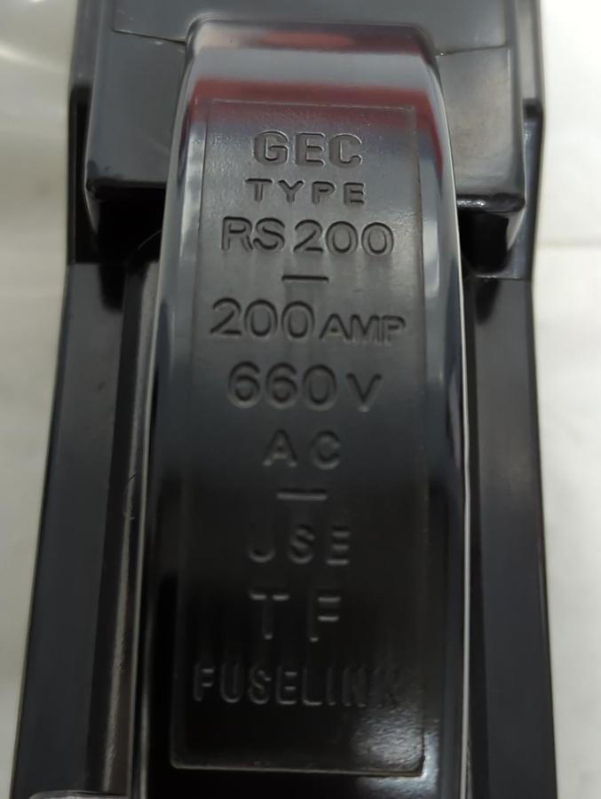 Used GEC,RS200,FUSELINK RED SPOT FUSE MOUNT/HOLDERV200 AMP 660V AC PRE-OWNED