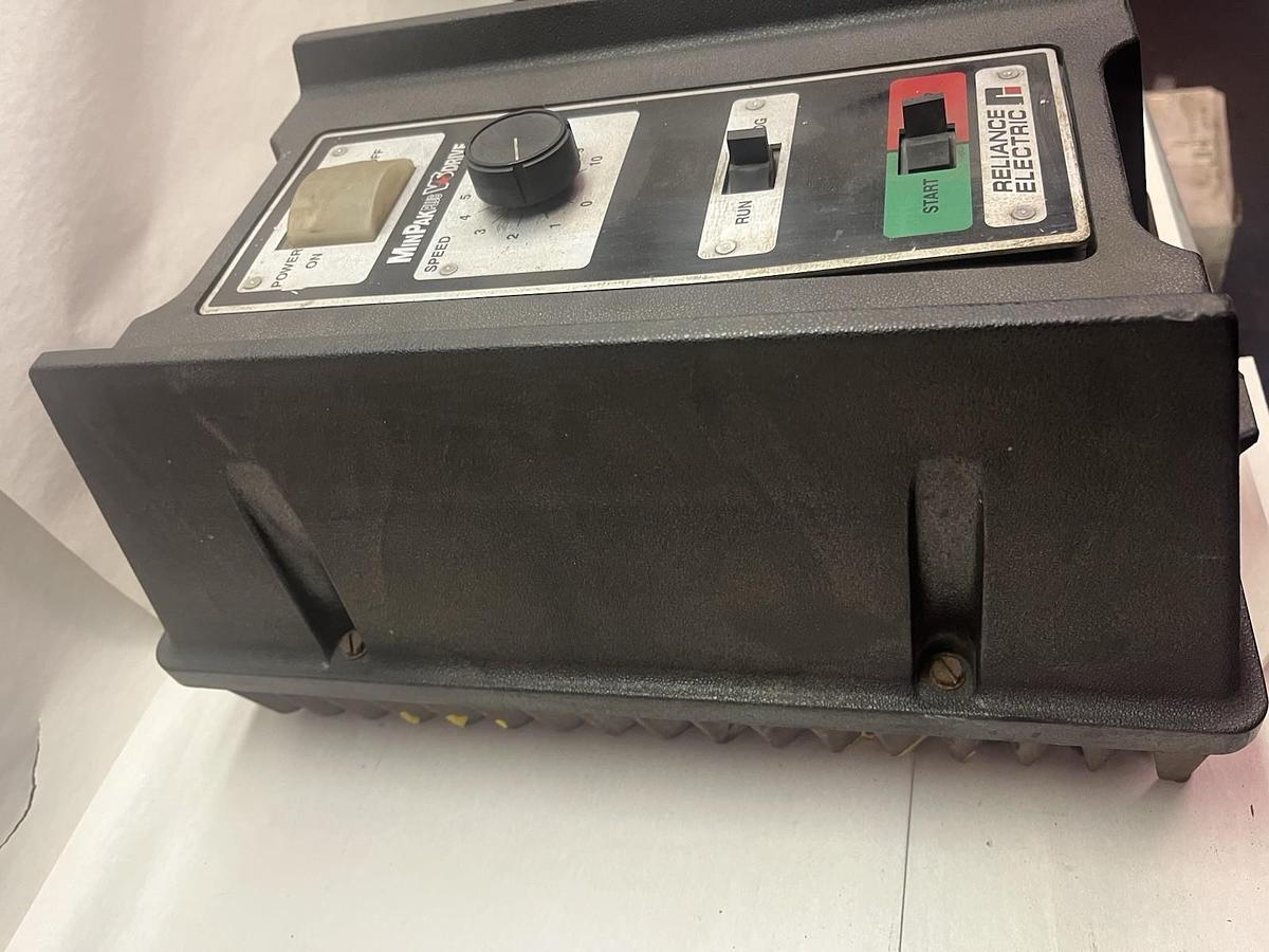 Used RELIANCE,14C12,MINPAK PLUS VARIABLE SPEED DC DRIVE IN 230VAC OUTPUT 100VDC 15A