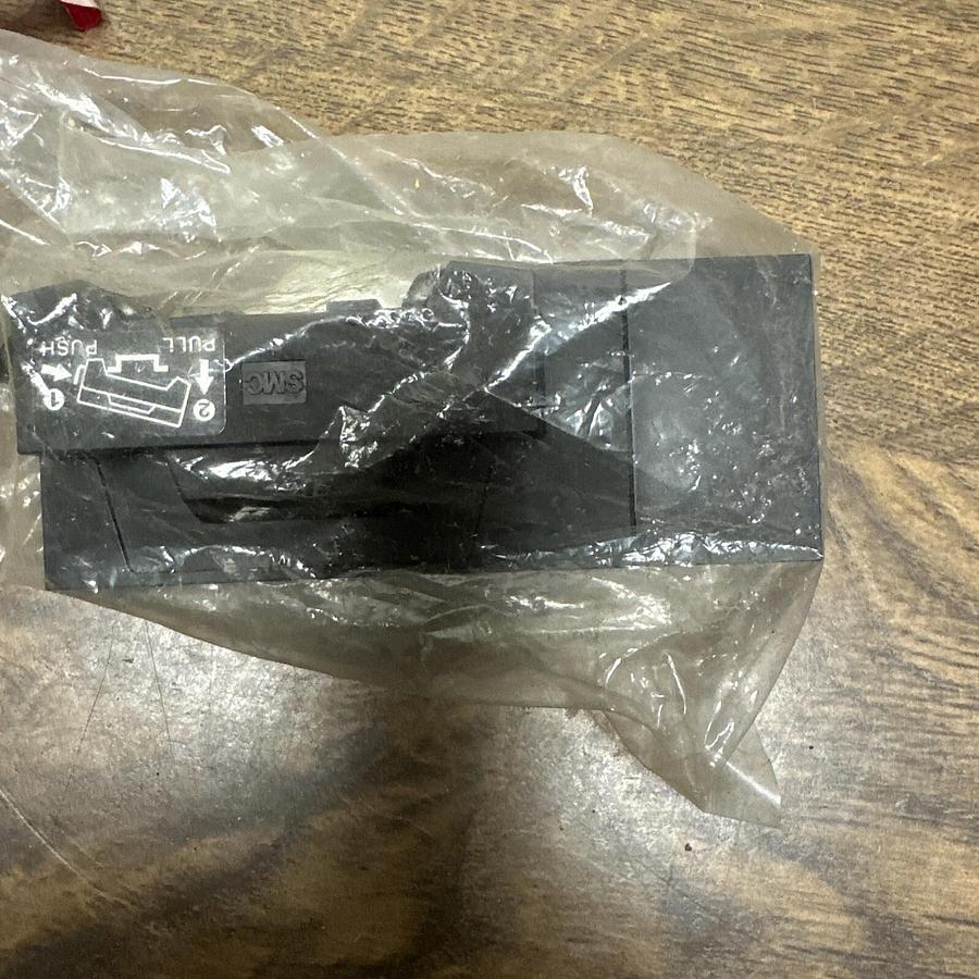 Used SMC,VZ3000-52A-3D,End Plate