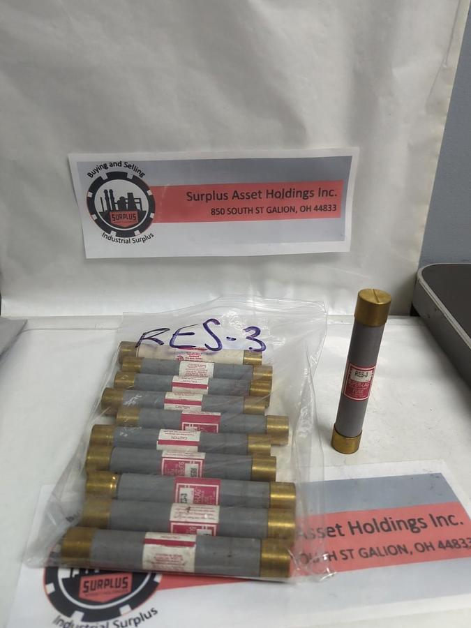 COOPER BUSSMANN,RES-3,RENEWABLE FUSE 3 AMP LOT OF 11 PRE-OWNED