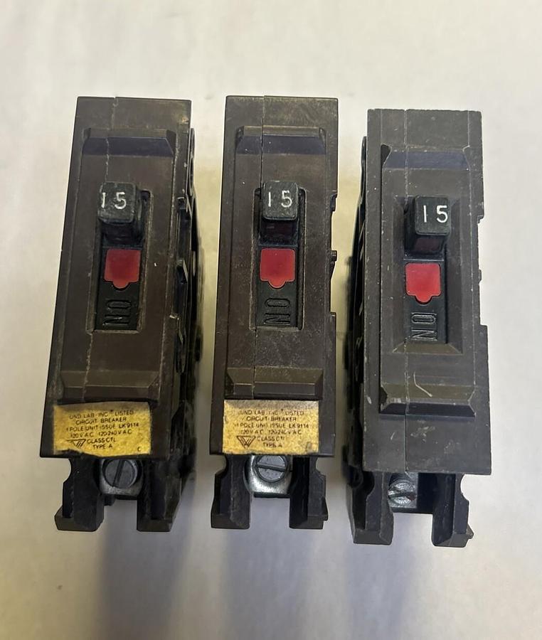 Used WADSWORTH,A115,CIRCUIT BREAKER 15A 120/240V 1P LOT OF 3