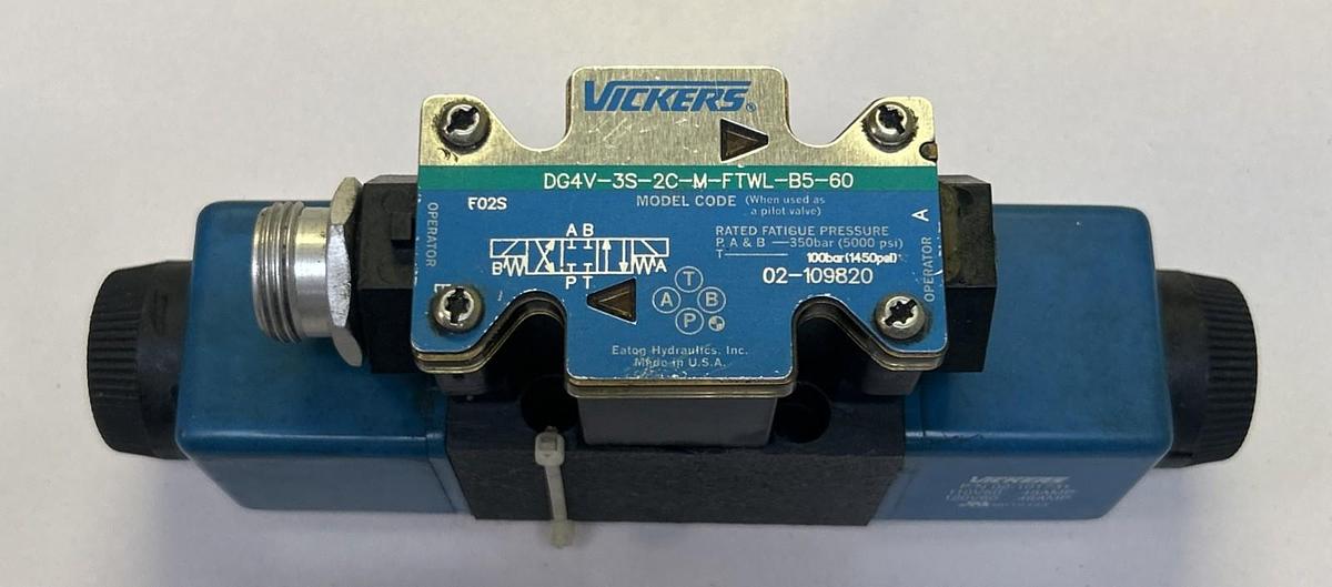 Used VICKERS,DG4V-3S-2C-M-FTWL-B5-60,HYDRAULIC DIRECTIONAL CONTROL SOLENOID VALVE
