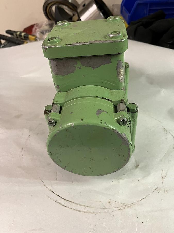 Used MAGNETIC AG,570242, VIBRATOR VLD42-1F 3PH